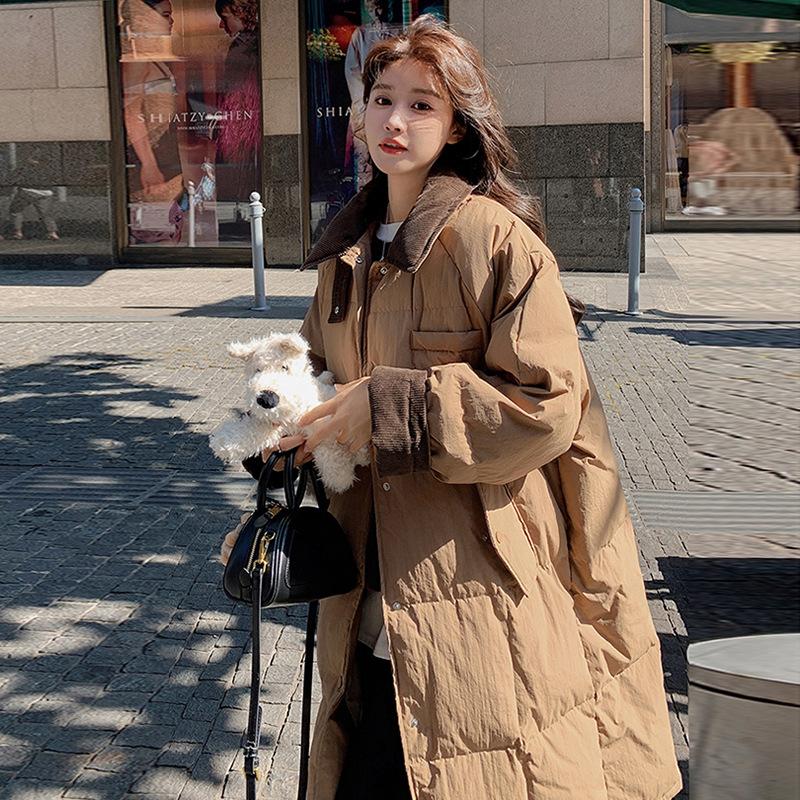 

Женский длинный пуховик контрастных цветов с белым утиным пухом, модный зимой 2025 года, в зарубежном стиле, с вельветовым лацканом, длиной до колена, тренд one size fits all хаки