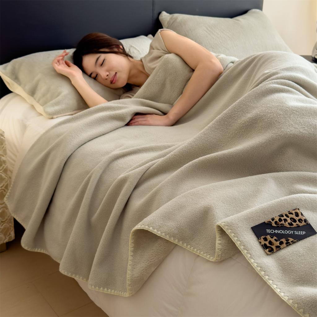 New Thick Velvet Autumn Winter Keep Warm Blankets for Bed Soft Fluffy Warmth Sofa Blanket Multifunctional Shawl Napping Blankets