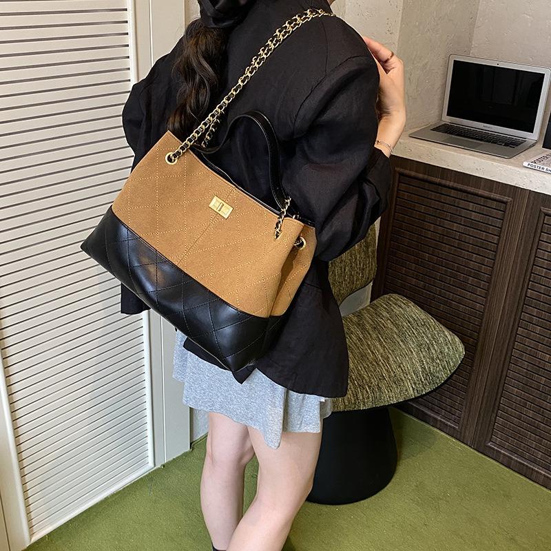 Bag women's new contrasting color retro matte chain one shoulder underarm bag portable messenger tote bag tide