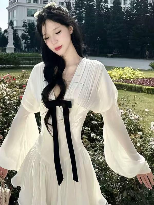 Women's French Style V-Neck Bow Patchwork Pleated Dress - White Long Sleeve Slim Fit Mini Skirt for Autumn