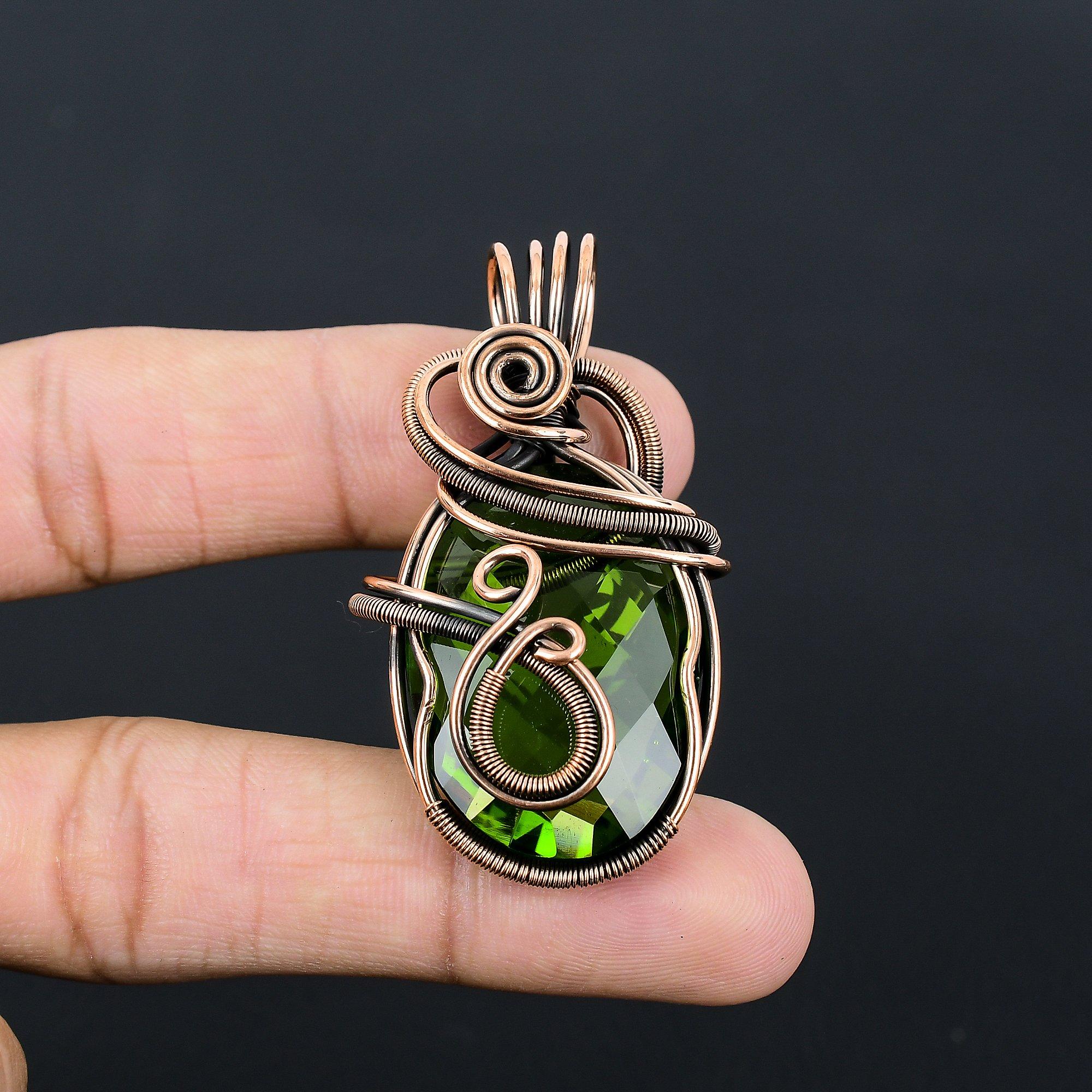 

Замечательный кулон ручной работы из драгоценного камня перидот из чистой медной проволоки 2.83 Inches зелёный