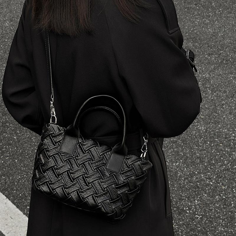 Uniquely Designed Woven Tote Bag, Women's Fashionable Pleated Crossbody Bag, High-end Single Shoulder Handbag