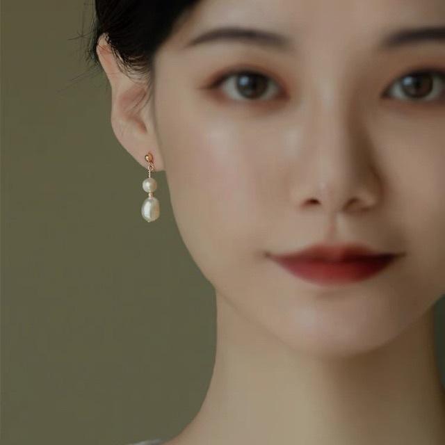 Puces d'oreilles en perles naturelles, boucles d'oreilles sans lobe pour femmes, boucles d'oreilles baroques, boucles d'oreilles en forme de spirale anti-moustiques, boucles d'oreilles haut de gamme de luxe léger, tendance rétro