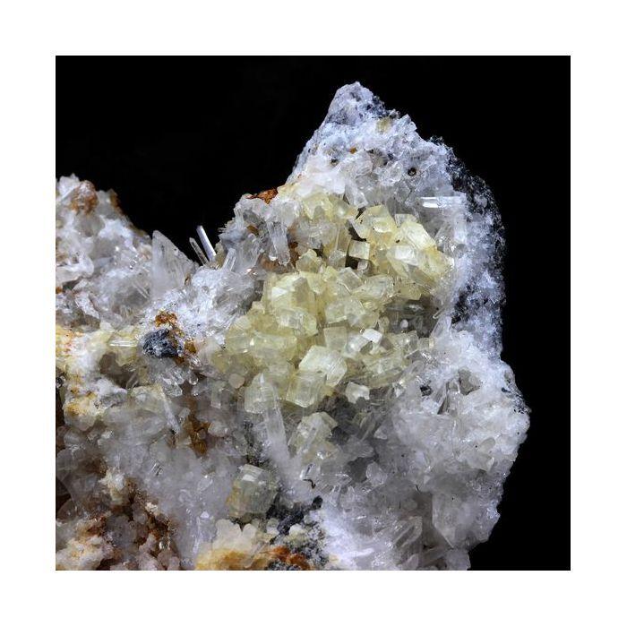 Pierres et Minéraux. Quartz + Dolomite. 1314.0 ct. Saint-Pierre-de-Mésage, Isère, France..