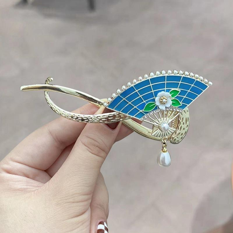 Factory direct fashion flower pearl twist clip elegant hairpin Internet celebrity head spring clip