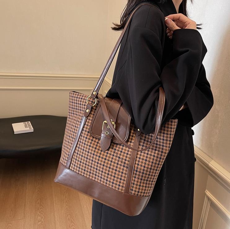 Plaid Large-capacity Bag Women's New Versatile Casual Commuter Tote Bag Fashionable and Simple Shoulder Bag