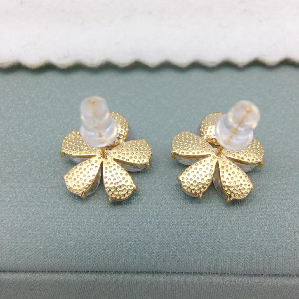 Náušnice pecky s květy z říčních perel Zhuji s jehlou ze sterlingového stříbra S925