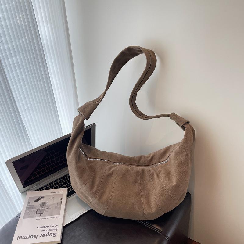 

Ленивая сумка-мешок женская новая большая вместимость повседневная сумка-пельмень нишевая ретро на плечо мессенджер темно-коричневого