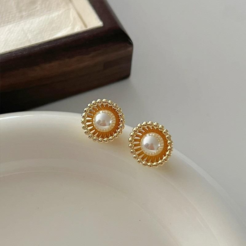 Pearl Earrings Women's High-end Earrings Ear Jewelry High-end Stud Earrings Niche Design Light Luxury