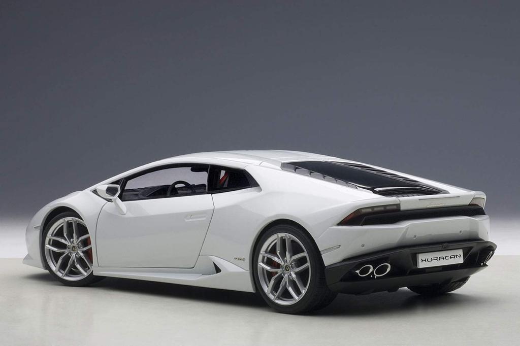 AUTOart Scale Lamborghini Huracan Metallic White Finished Product 1/18 LP610-4