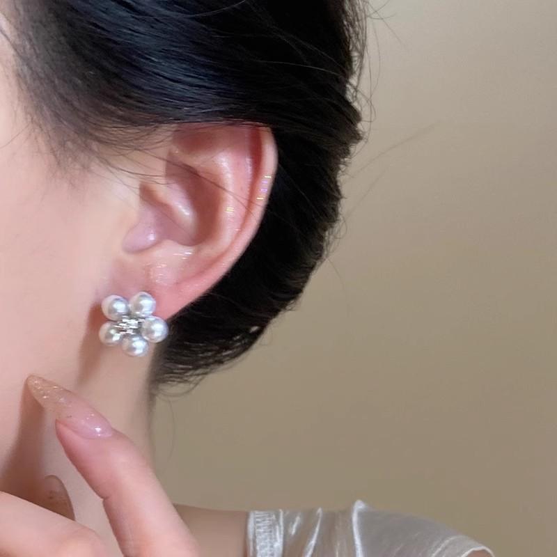 Flower Imitation Pearl Earrings Light Luxury High-End Design Earrings Sweet Elegant Delicate Earrings Women's New Party Jewelry