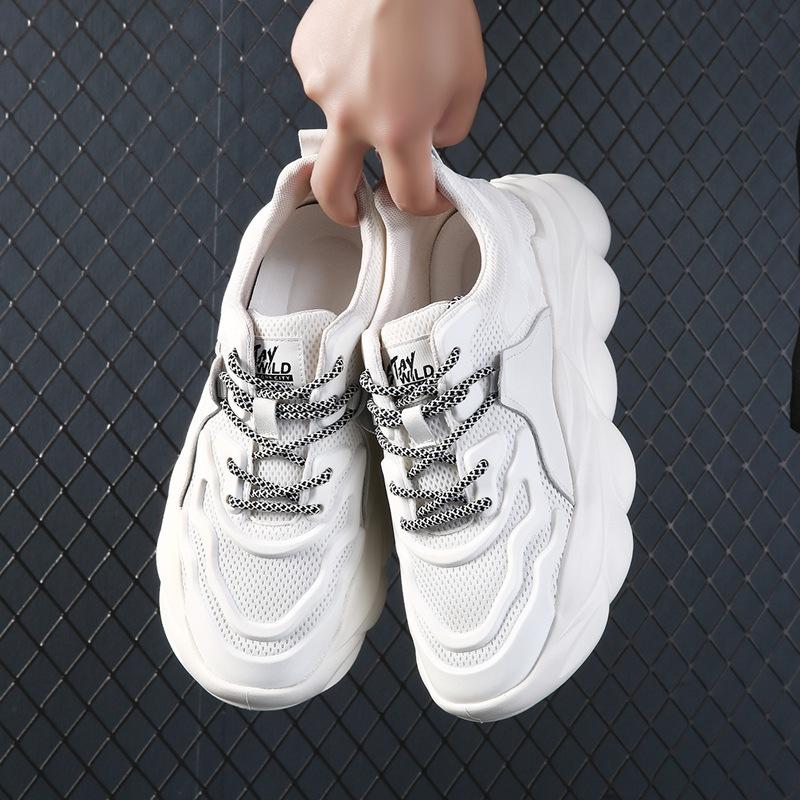 Męskie buty 2025 nowe letnie platforma buty typu dad wszechstronne oddychająca siatka buty sportowe i rekreacyjne męskie małe białe buty trendowe