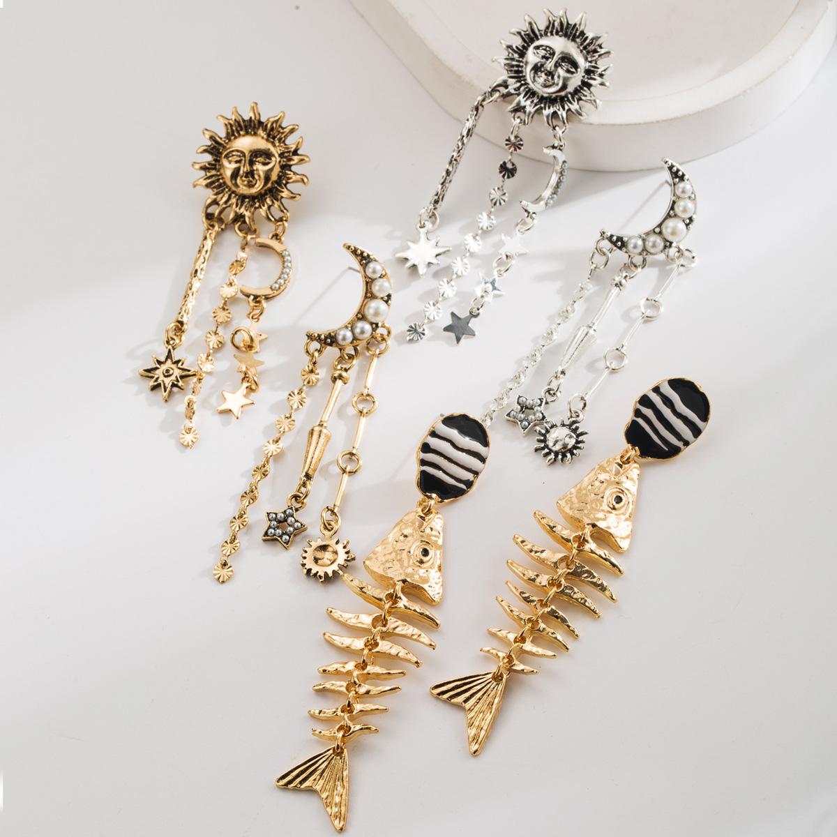 

Exaggerated French Retro Sunflower Moon Long Earrings Geometric High-end Fashion Light Luxury Stud Earrings золотий