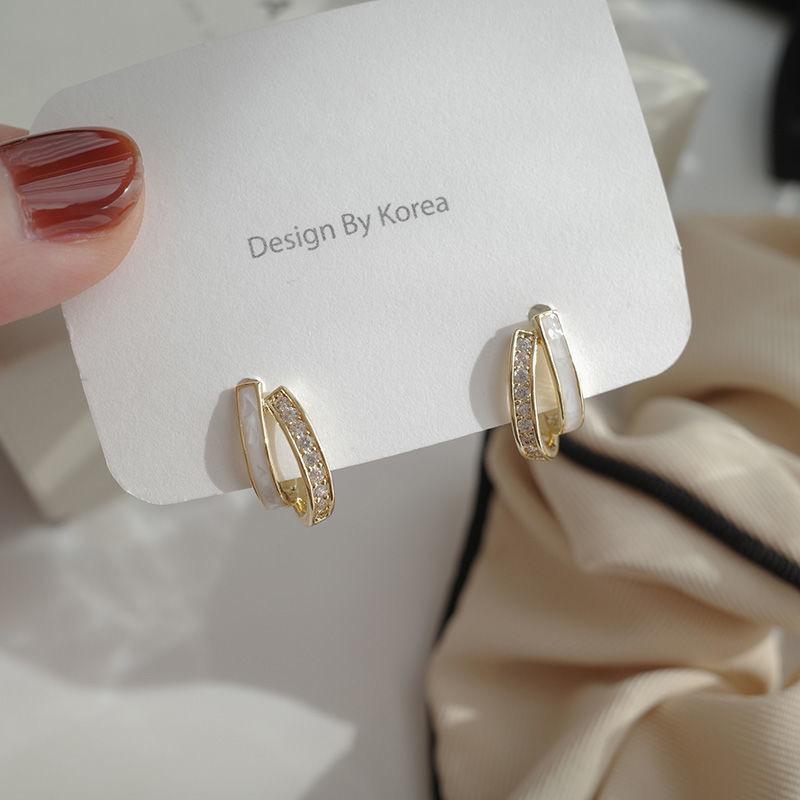 

High-end stud earrings women s exquisite earrings new trendy design earrings women s versatile niche simple rhinestones Japan and South Korea