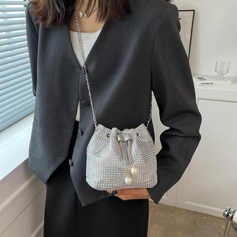 Kadın Moda Elmas Taklidi Kova Çanta Retro Inci Zincir Bayanlar omuz çantaları Parlak Küçük Crossbody Çanta Kadın Çanta