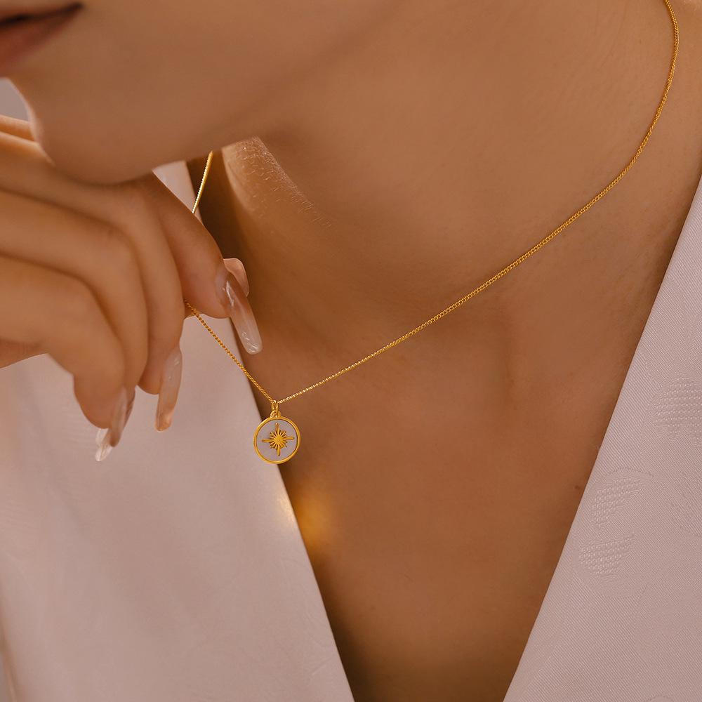 18 Karat Vergoldete Retro Stern Runde Anhänger Halskette aus Titanstahl
