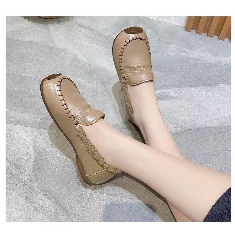 

Soft leather one-pedal velvet Doudou cotton shoes women s winter 2025 new models, fat feet, wide feet, soft soles, comfortable and warm fluffy shoes 40 хакі