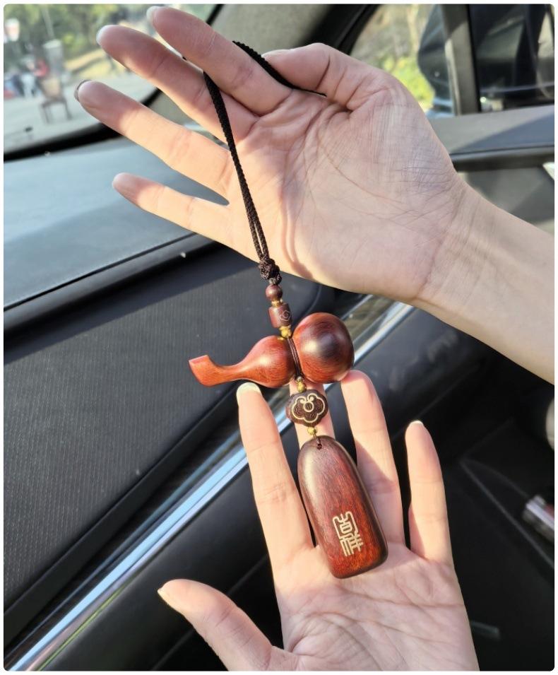 Sandalwood Gourd Pendant: High-End Rearview Mirror Amulet for Men and Women