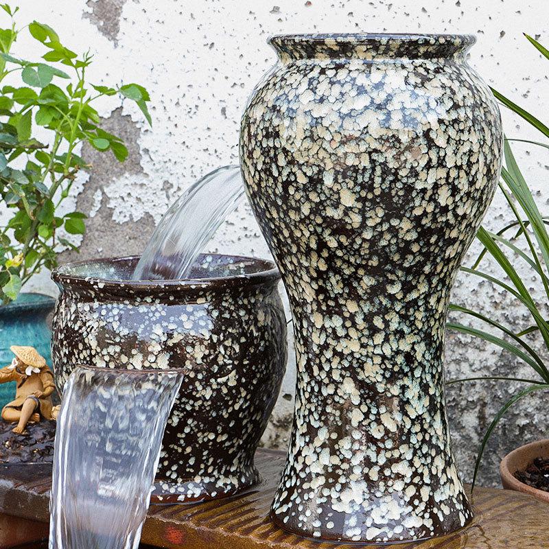 Komplettes Wasserfall-Dekoration Keramik-Aquarium mit zirkulierendem Wasser und Filter für die Wasserlandschaftsgestaltung.