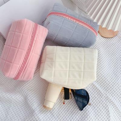 1pcs Solid Color Plush Makeup Bag Check Pattern Design Large Capacity Clutch Portable Cosmetic Organizer