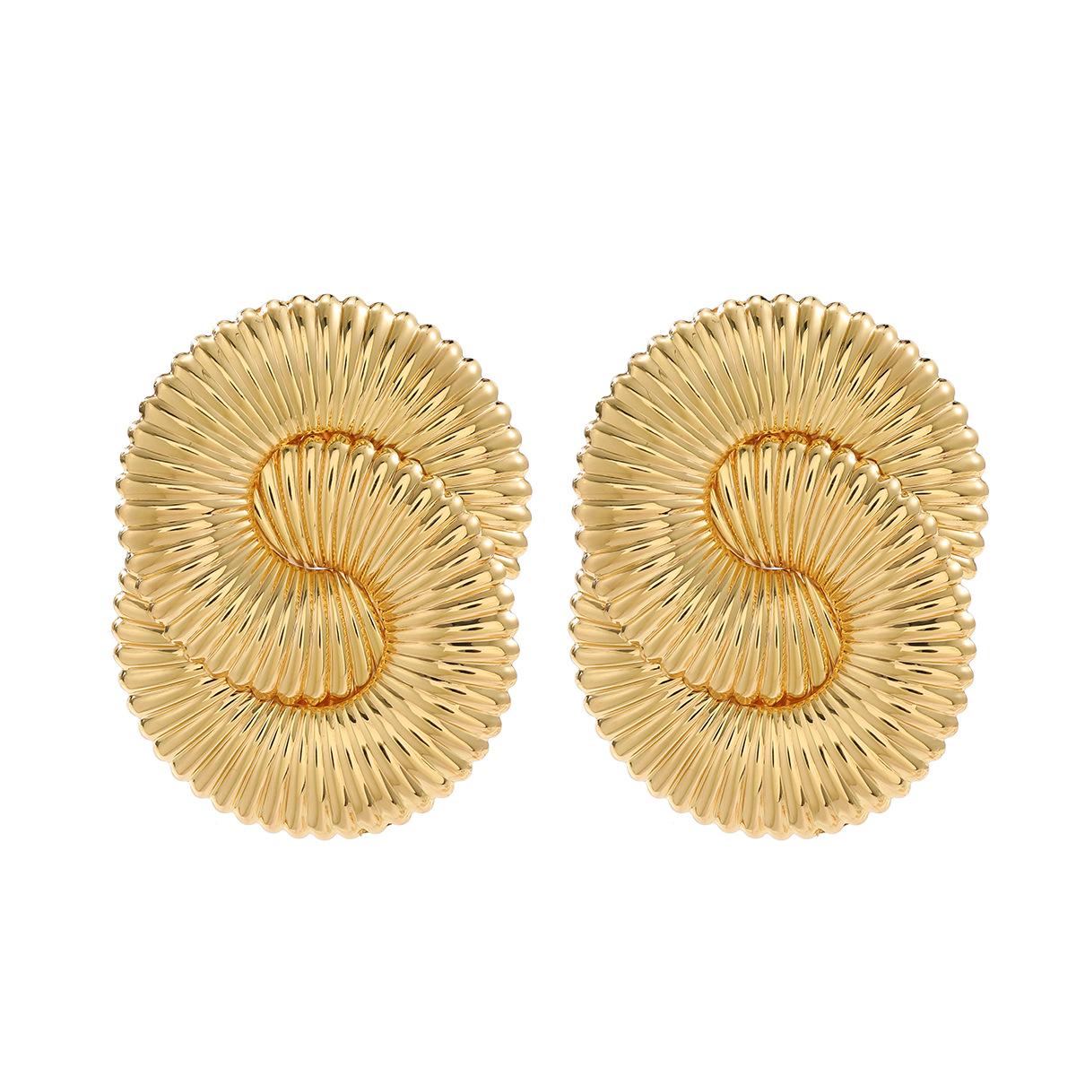 

2024 Stylish Twisted Metal Ripple Earrings for Women - European & American Fashion золотой