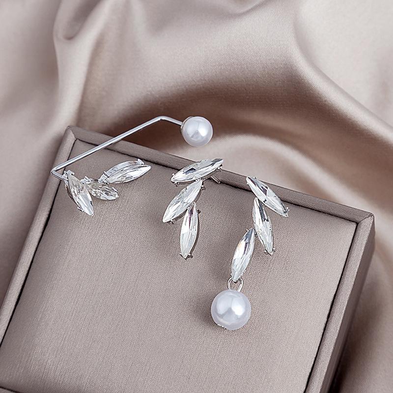 

Elegant Silver Needle Pearl Ear Cuff & Crystal Stud Earring Set