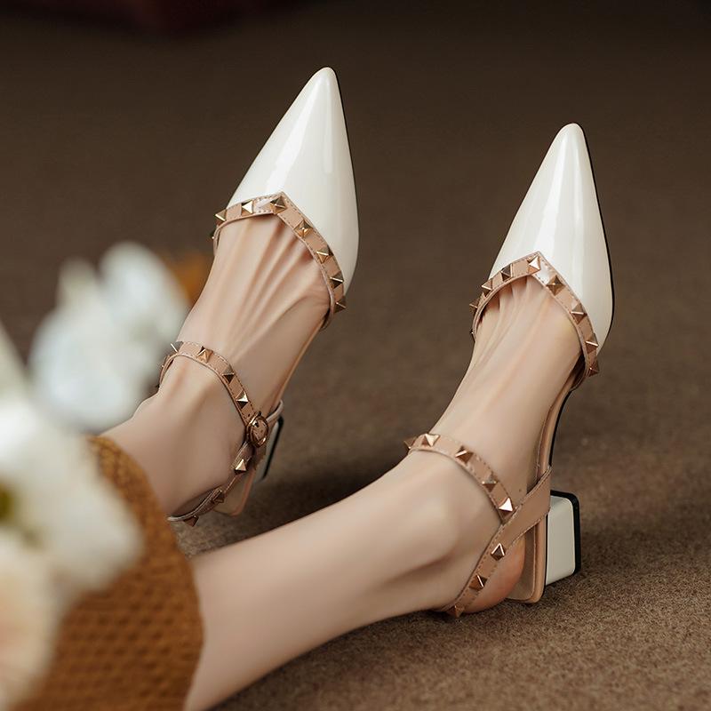 2024 Spring and Autumn New Style Fashionable Comfortable Elegant and Versatile Casual Rivet Wear-resistant Sandals for Women