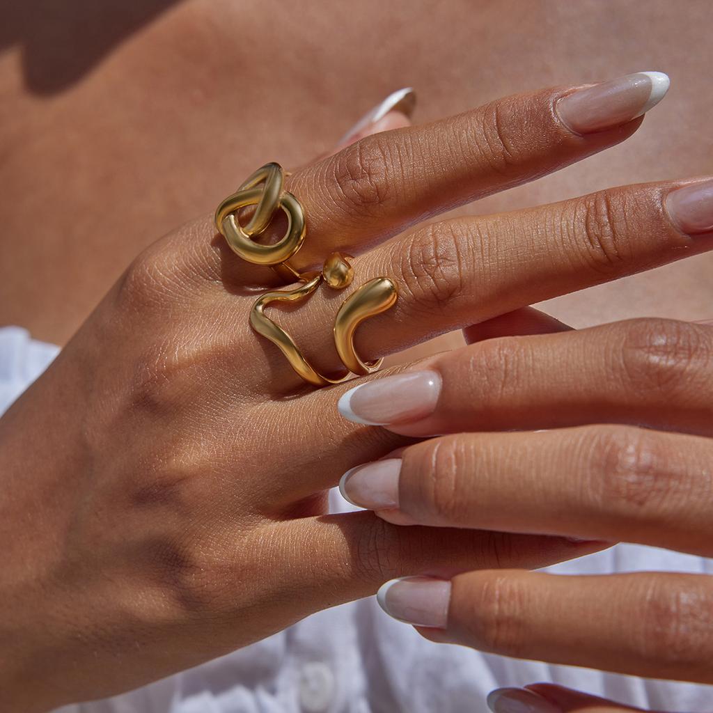 Yori Distinctive Heart-Shaped Lye Knot Geometric Hollow Ring 18K Gold Color PVD Plated Metal Texture Arrivals Jewelry Accessorie