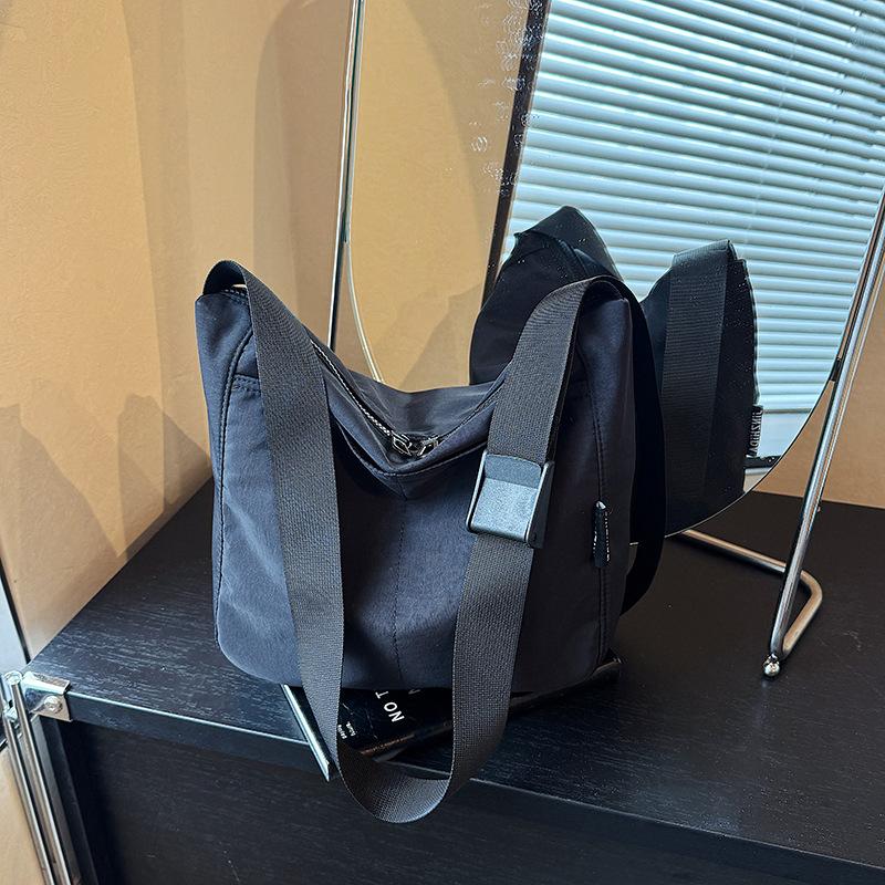 New Original Simple Versatile Canvas Bag Women's Large Capacity Crossbody Shoulder Bag College Student Class Commuter Bag