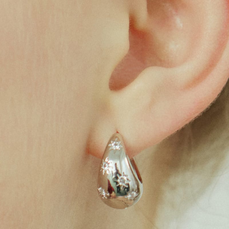 VVV Cubic Star Bold One-Touch Earrings