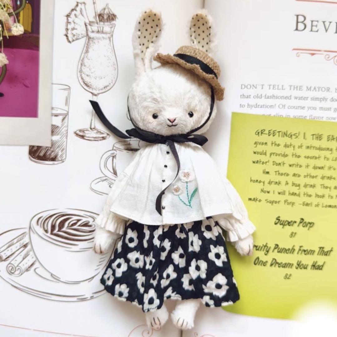 

[USED] Elegant Rabbit, Handmade Plush Toy by an Overseas Artist, Rabbit Teddy Bear