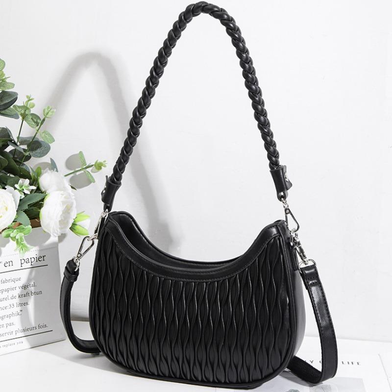 

Retro fashion casual underarm bag women s autumn new pleated chain texture versatile shoulder bag