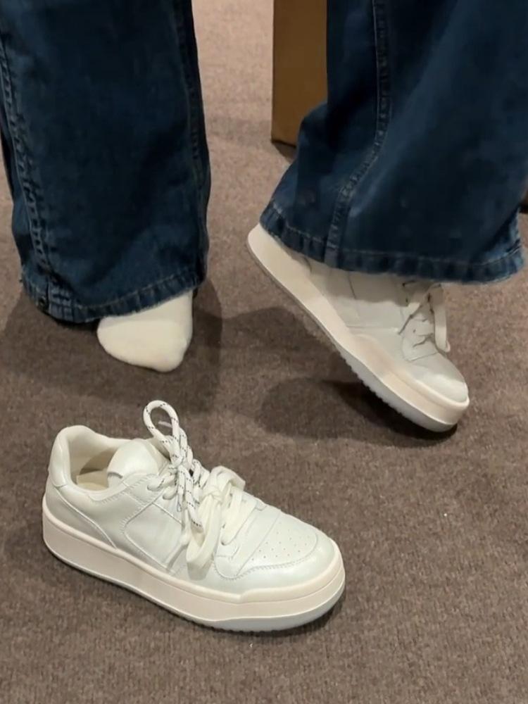 

Niche pearlescent white thick baseplate shoes women s ins tide 2025 spring explosion retro versatile casual sports moral training shoes 35