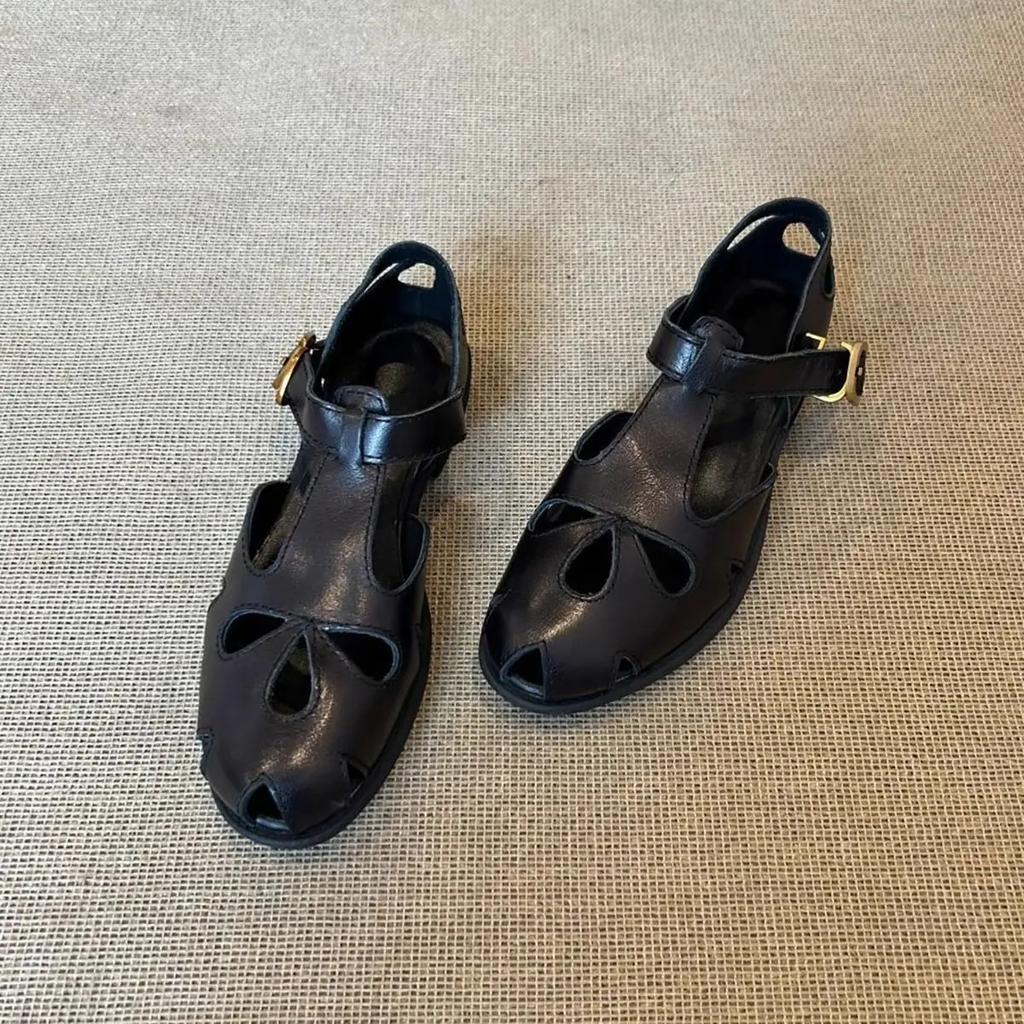 Retro Roman Style Hollow out Women's Sandals round Head Thick Heel British Style One-Strap Clasp Style PU Leather Shoes