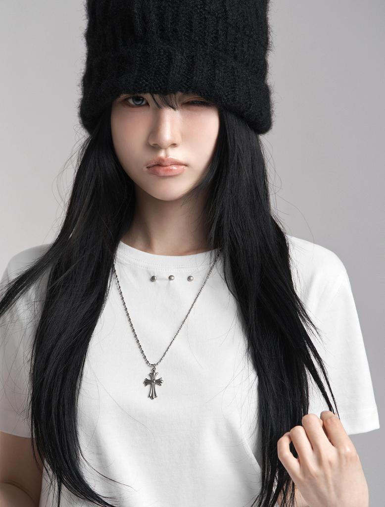 Lupeu Cut-Out Stud Applique Short Sleeve Tee Ivory