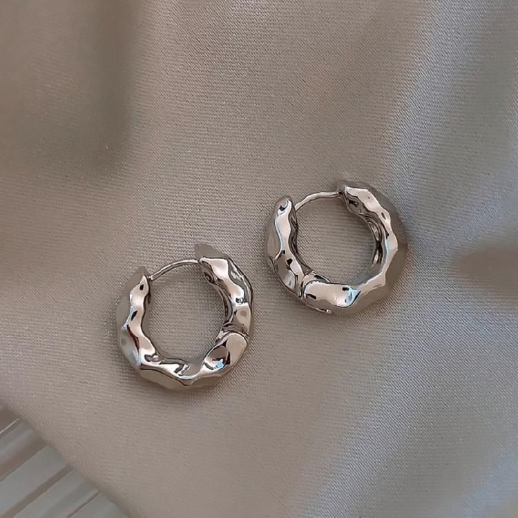 Elegant and Comfortable Hoop Earrings Stylish Gold/Silver Finish Hoop Earrings Designed For Modern Fashion Enthusiasts