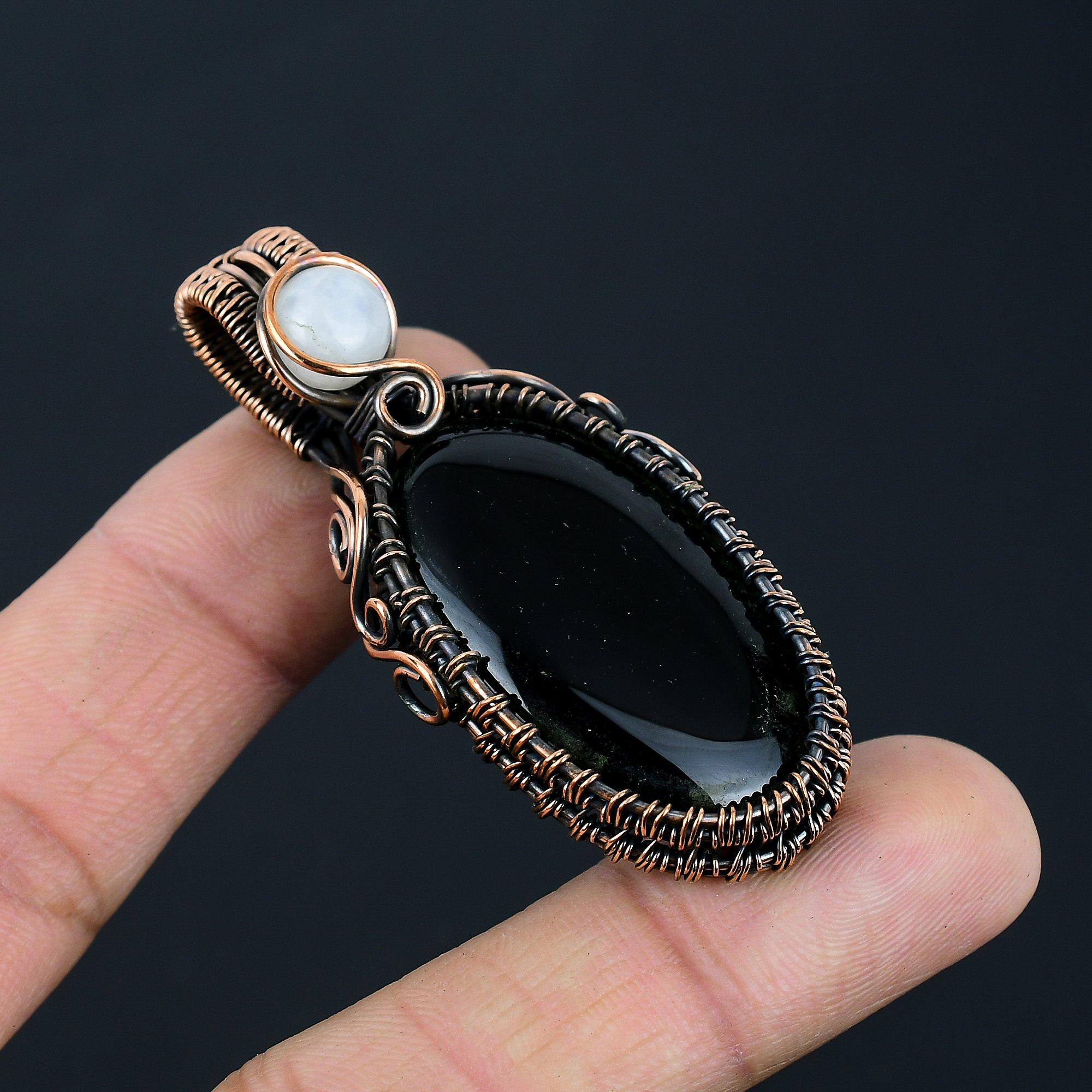 

Черный оникс и лунный камень, драгоценный камень, кулон ручной работы из чистой медной проволоки, ювелирное изделие для женщин 2.48 Inches чёрный