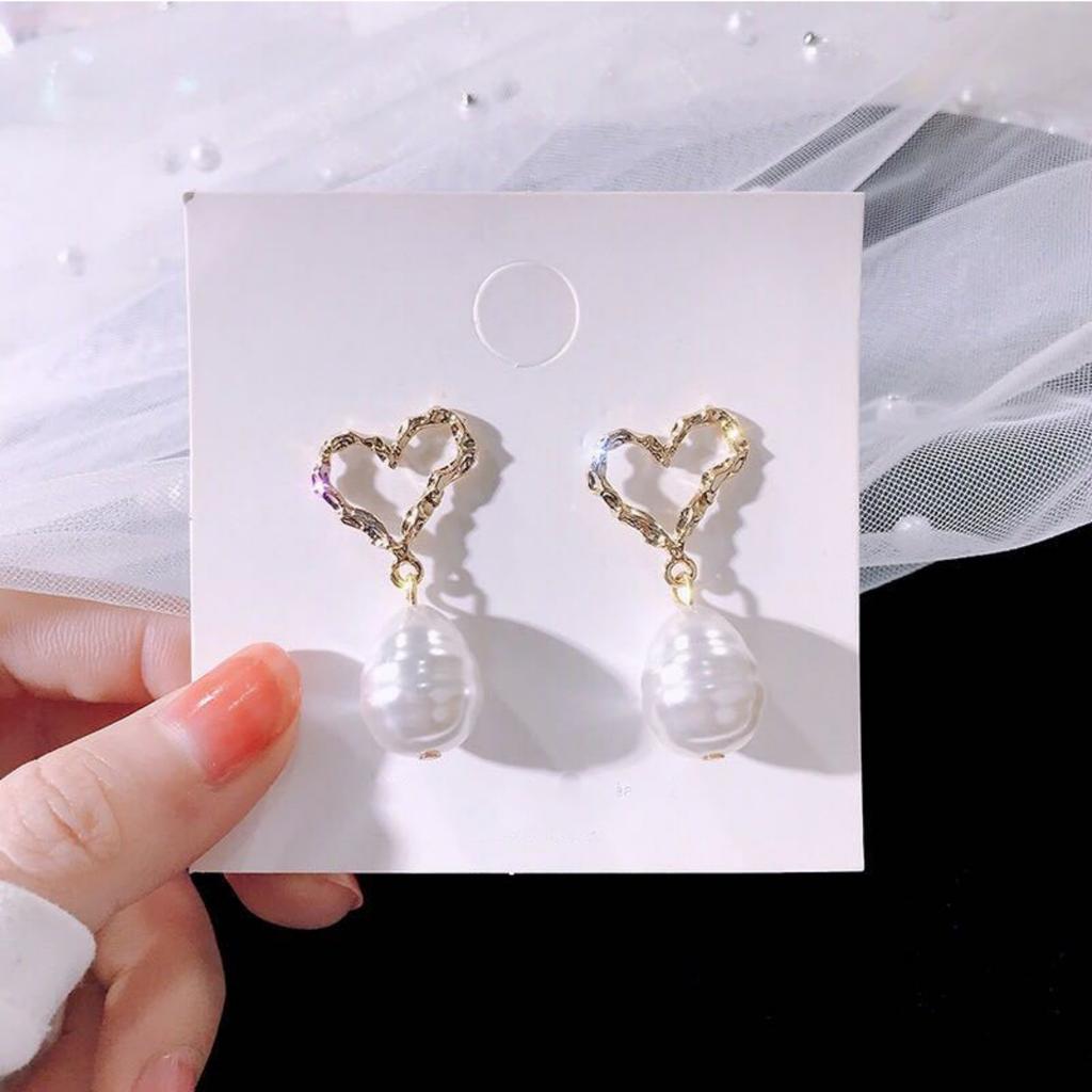 Temperament Imitation Pearl Hollow Heart Drop Earrings For Women Men Exquisite Metal Love Heart Irregular Pearl Earring Jewelry