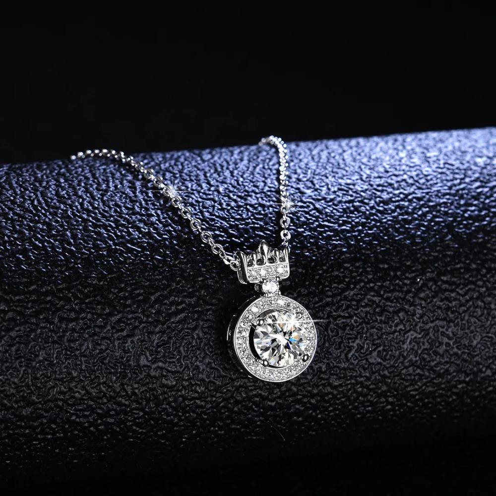 Luxury Solid Platinum PT950 1 Karat Moissanite Diamond Pendant Necklace Women S Crown Pendant Clavicle Chain