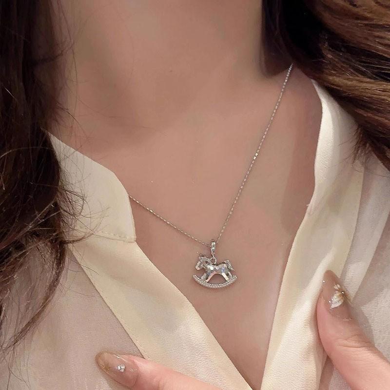 Xiaohongshu Popular Trojan Horse Pendant Necklace New Simple Temperament Niche Design Advanced Sense Natal Year Collarbone Chain