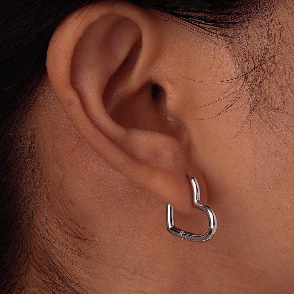 Fashion Smooth Heart-shaped Hoop Earrings for Women Stainless Steel Simple Piercing Earring Buckle Statement Earring Jewelry