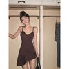 American Spicy Girl Design Asymmetrical Camisole Dress for Women, Slim Fit, Niche Short Brown Pleated Skirt, Short Skirt