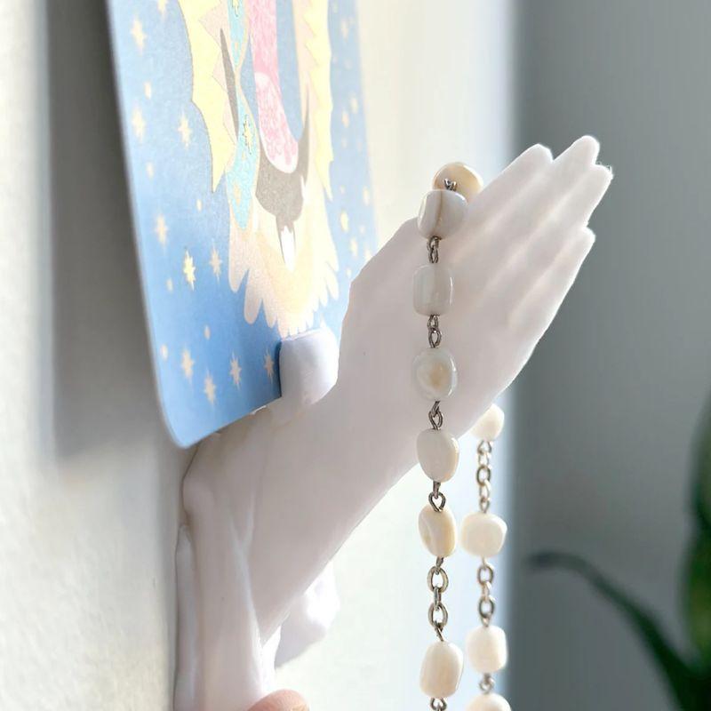 Молитвенная рука скульптура настенная вешалка рамка орнамент смола ремесло настенный держатель для украшений настенный декор молящиеся руки настенное крепление