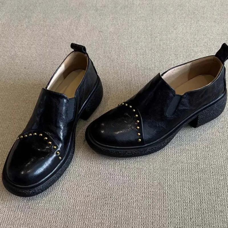 Fashion Leather Soft Women's Derby Shoes Pointed Black Flat Shoes British Casual Women's Sports Shoes Leather Slip Sleeve Rivet Nail