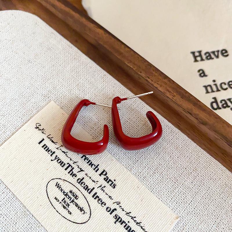 Silver Needle Red Drip Geometric Ear Cuffs - Retro Light Luxury Earrings for Women, Autumn/Winter Collection