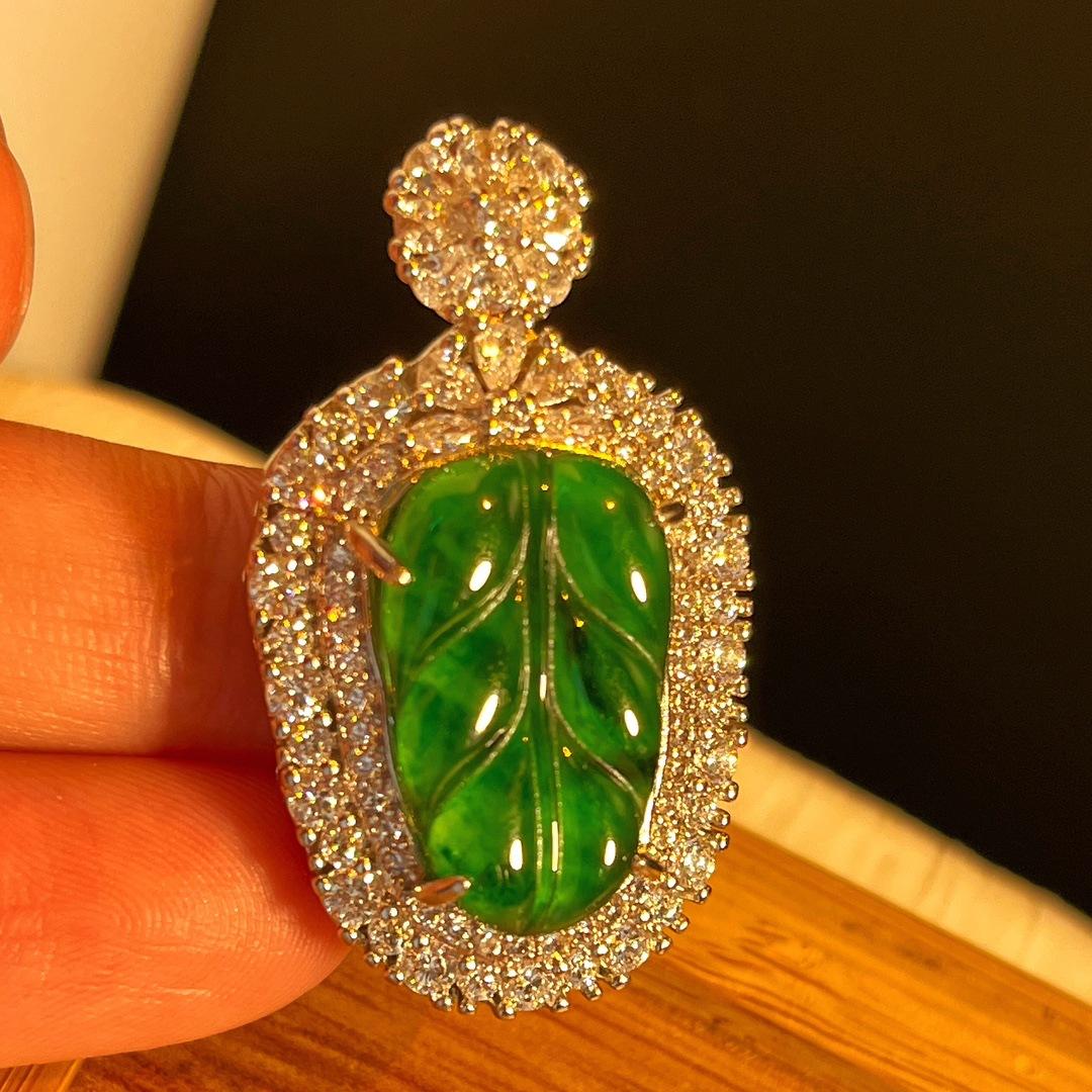 

Full Green Yang Green Natural Jadeite Micro-Inlaid, Real Shot Fidelity