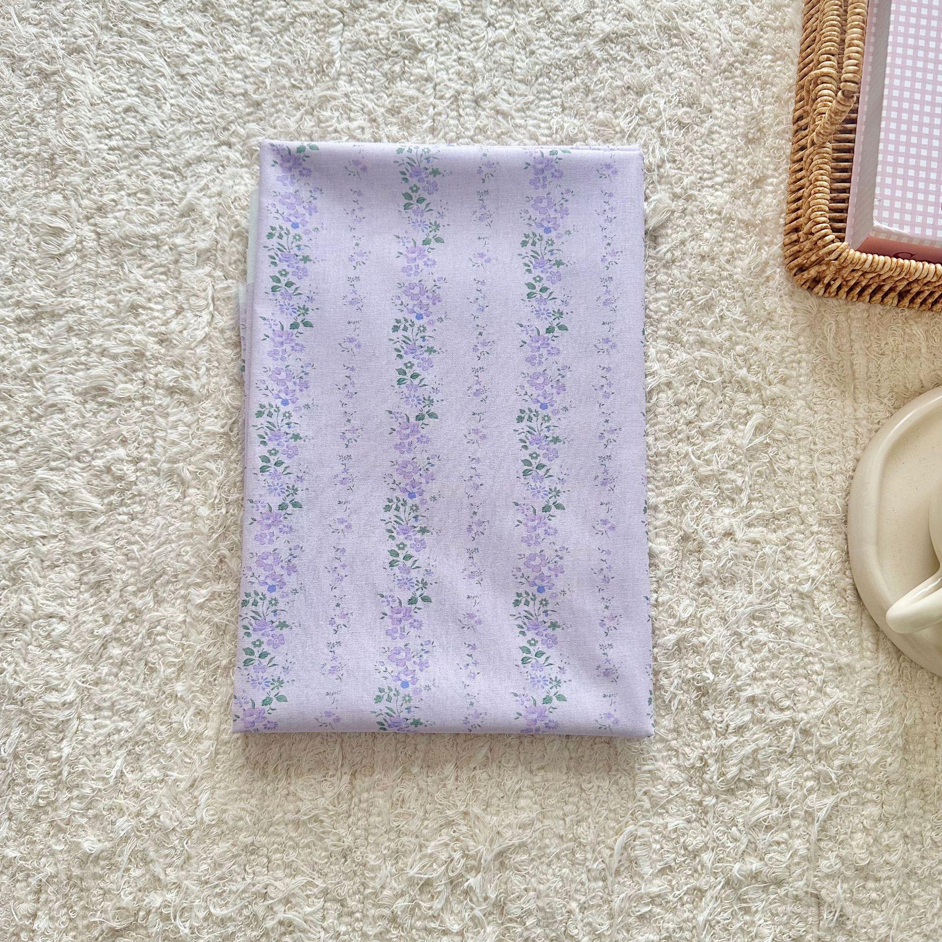 

Хлопковая ткань 40-х годов с цифровой печатью, в корейском стиле, с цветочным принтом и полоской, для женской, детской, семейной и домашней одежды 95cm фиолетовый