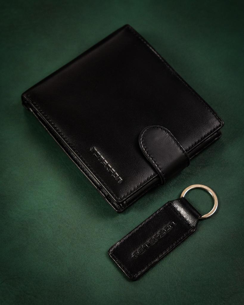 Gift Set: Men's Leather Wallet and Keychain - Peterson