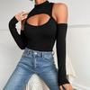 Damen-Bodysuit, eng anliegend und sexy, offene Brustpartie, Shirt mit unregelmäßiger Aussparung, langärmeliger Slim Fit-Passform und schulterfreiem Jumpsuit