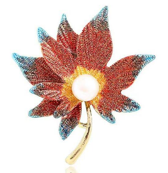Korean-Style Maple Leaf Brooch: Elegant Drip Oil Pin for Women’s Fashion.